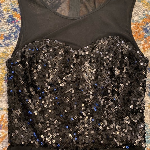 FLASH SALE H&M Holiday Romper w/ pockets and sequins and mesh Sz XS or 2 - Picture 2 of 4